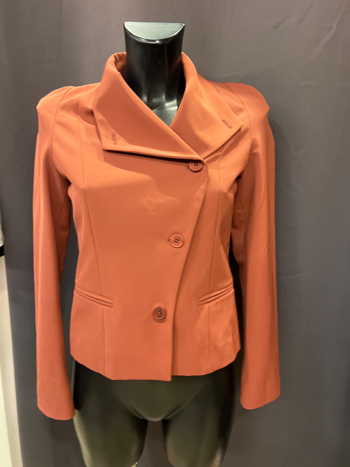Giacca Adele Fado asimmetrica in misto lana color terracotta, foto 9