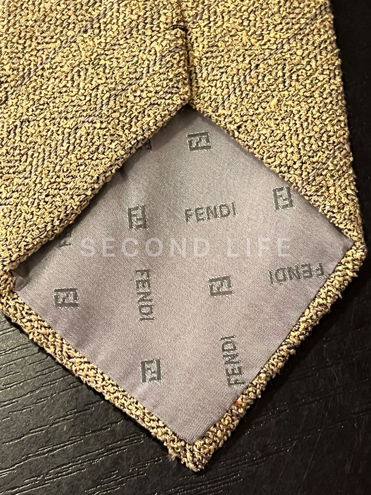 Cravatta Vintage Fendi in Maglia di Seta Dorata / Beige Made in Italy, foto 3