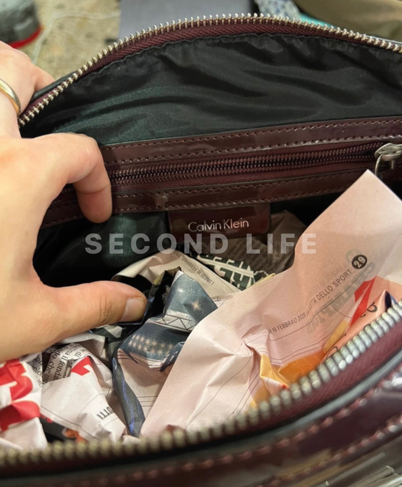 Borsa Calvin Klein in vernice e tessuto, foto 4