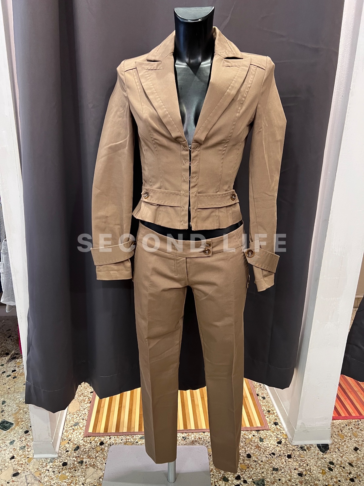 Tailleur AnnaRita N in cotone beige come nuovo