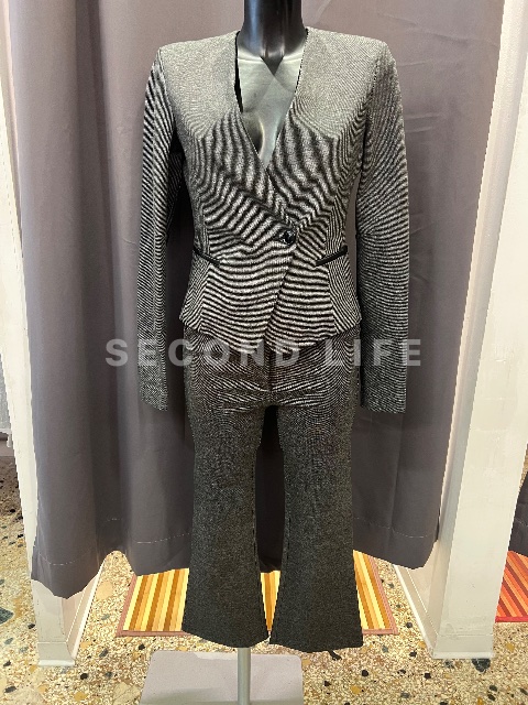 Tailleur pantalone Patrizia Pepe in misto viscosa