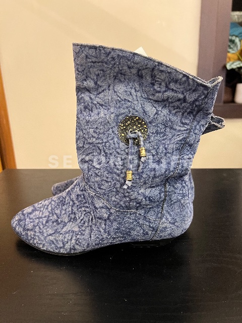 Stivaletti bassi vintage con decoro gioiello
